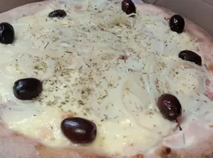 Pizza fugazzeta y jamón