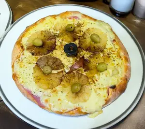 Pizza Jamon Y Anana