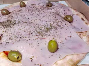 Pizza muzzarella y jamón