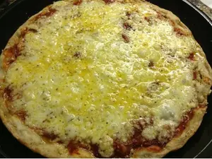 Pizza muzzarella y provolone