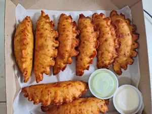 2 Empanadas