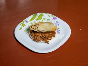 Arepa carne mechada
