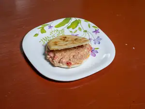 Arepa (Ensalada De Atún)