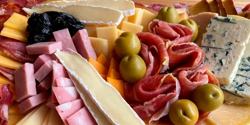 De Mi Tierra Almacen De Picadas Quesos Y Regionales