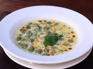 Ñoquis souffle de espinaca