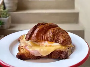 Croissant J&Q y huevo