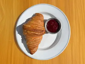 Croissant + mermelada del mes