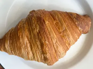 Croissant queso, tomate y huev