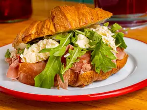 Croissant Serrano