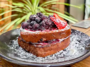French Toast - Frutos Rojos