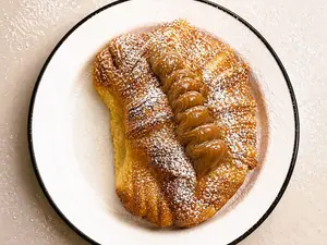 Medialuna con dulce de leche