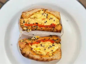 Sandwich de huevo picante