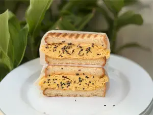 Sandwich huevo picante y palta