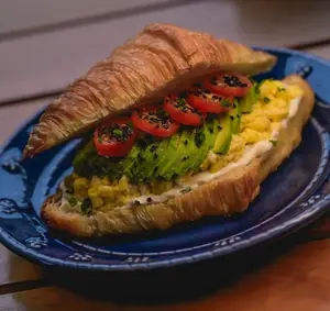Croissant Avocado
