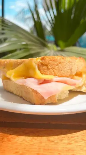 Pan de campo de jamón y queso