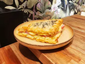 Scon de queso xl con jyq