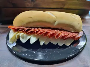 Sándwich clásico salame