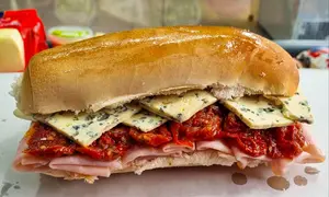 Sándwich Especial Jamón Y Azul