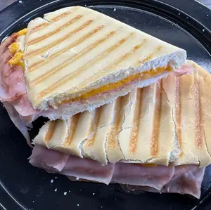 Tostado Cheddar Y Jamón