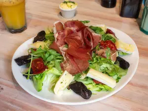 Ens de higos, crudo y brie