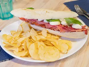 Sándwich Capresse Prosciutto