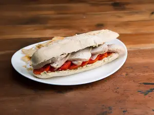 Sándwich De Pollo Y Pesto