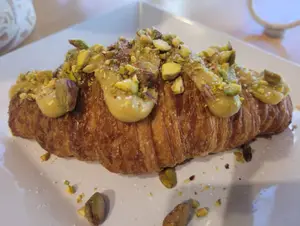 Croissant con crema pistachos