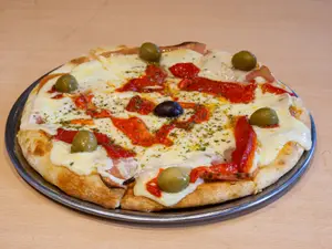 Pizza de jamón y morrón