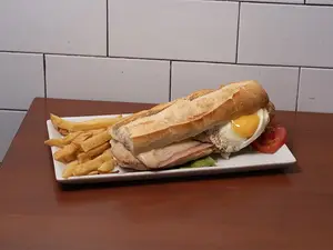 Sándwich de pollo completo