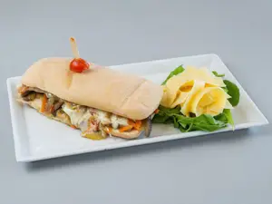 Sándwich de vegetales asados.