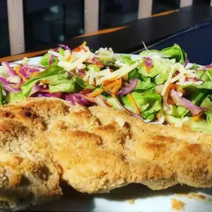 Milanesa con Ensalada