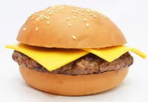 Burger simple con papas fritas