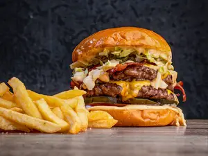 BIGPPER DOBLE CON PAPAS