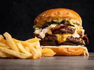 BIGPPER TRIPLE CON PAPAS