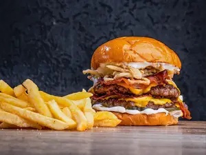 DIMEBURGER DOBLE CON PAPAS