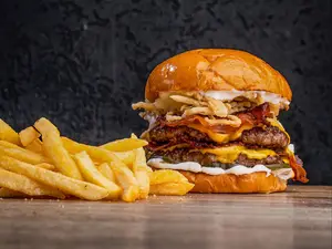 DIMEBURGER TRIPLE CON PAPAS