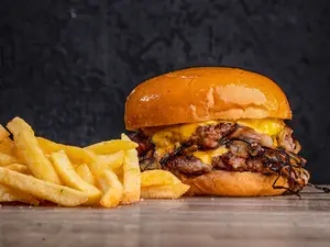 ONION DOBLE CON PAPAS