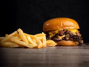 ONION TRIPLE CON PAPAS