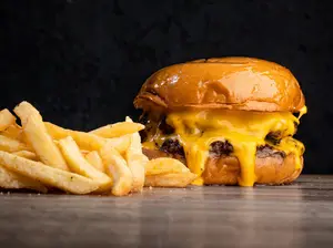 SICKCHEDDAR DOBLE CON PAPAS