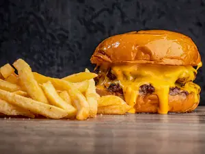 SICKCHEDDAR SIMPLE CON PAPAS