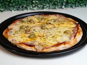 Pizza jamon y muzzarella
