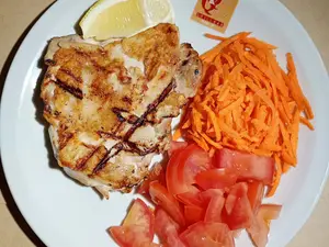 Pata Deshuesada Grill + Guarnicion A Elección