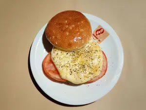 Sandwich De Provoleta Con Tomate