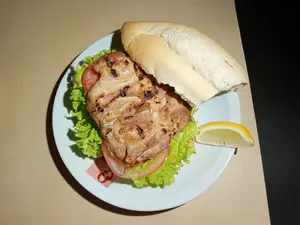 Sandwuch De Pata Deshuesada