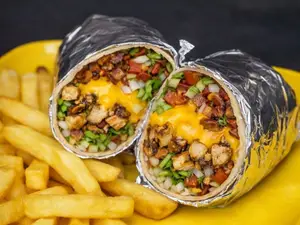Burrito pollo power con papas