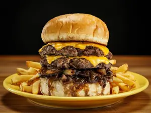Sweet onion burger (con papas)