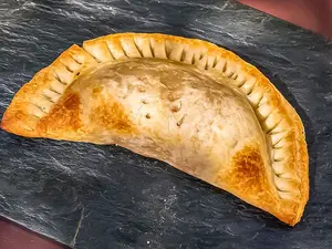 Empanda de jamon y queso