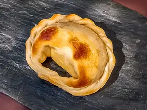 Empandad de cebolla y queso