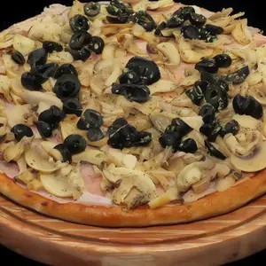 Pizza con jamón y champiñones