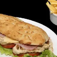 Sándwich pollo grillé completo